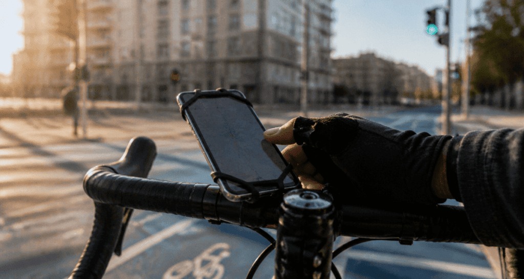 porte tel velo sur guidon cycliste urbain