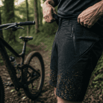 short vtt noir mat avec renforts et poches