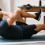 Programme abdos homme maison sans matériel, homme en dead bug