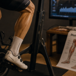 muscle velo : cuisses et jambes en pédalage sur vélo d’appartement