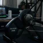 Home trainer d100 Van Rysel sur Zwift, puissance à l’écran