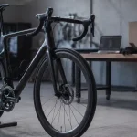 Vélo de route Canyon en carbone, roues à disque, atelier